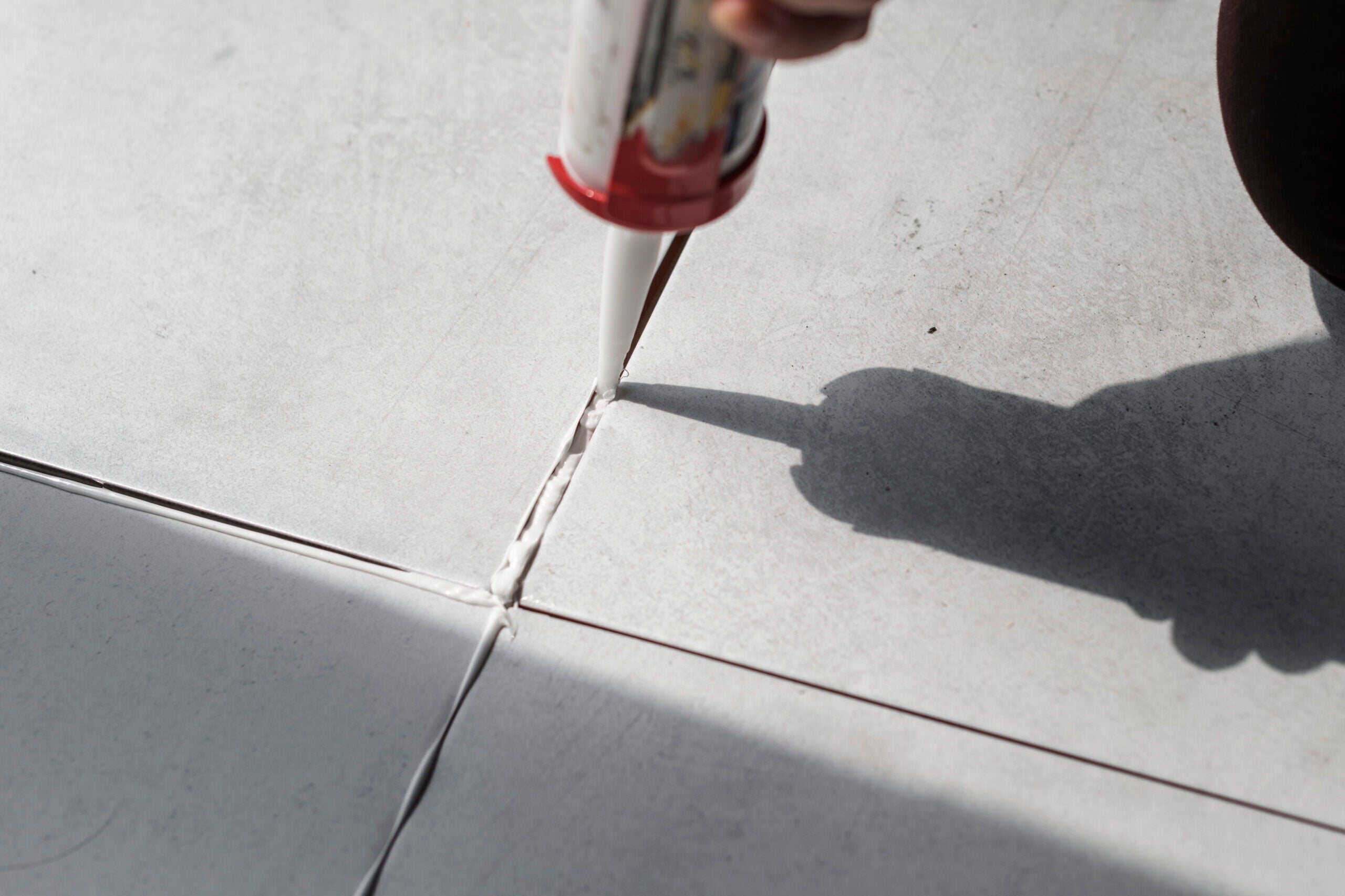 How to Caulk in Tight Spaces: Techniques and Tools for a Clean Finish